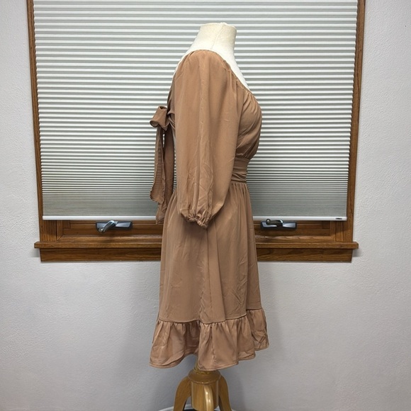 Dokotoo NWT Tan Square Neck Tie Back 3/4 Sleeve Aline Mini Dress Size Small - Picture 4 of 14
